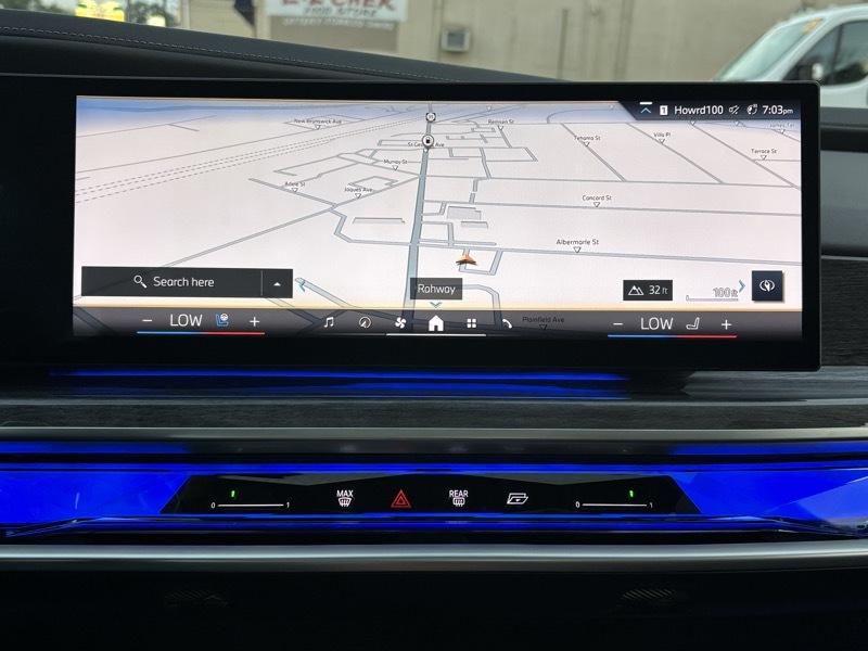 BMW 7-Series  2024