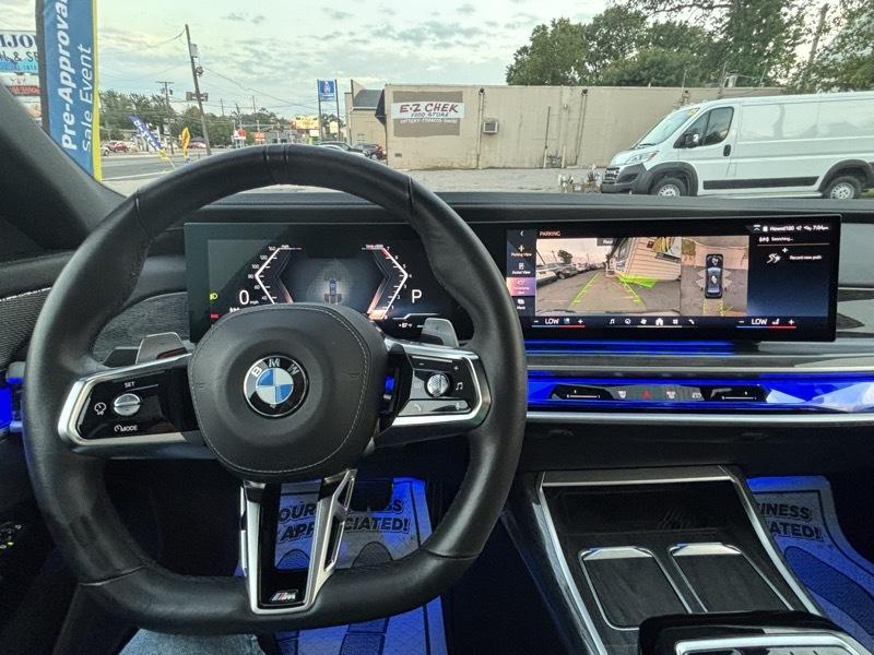 BMW 7-Series  2024