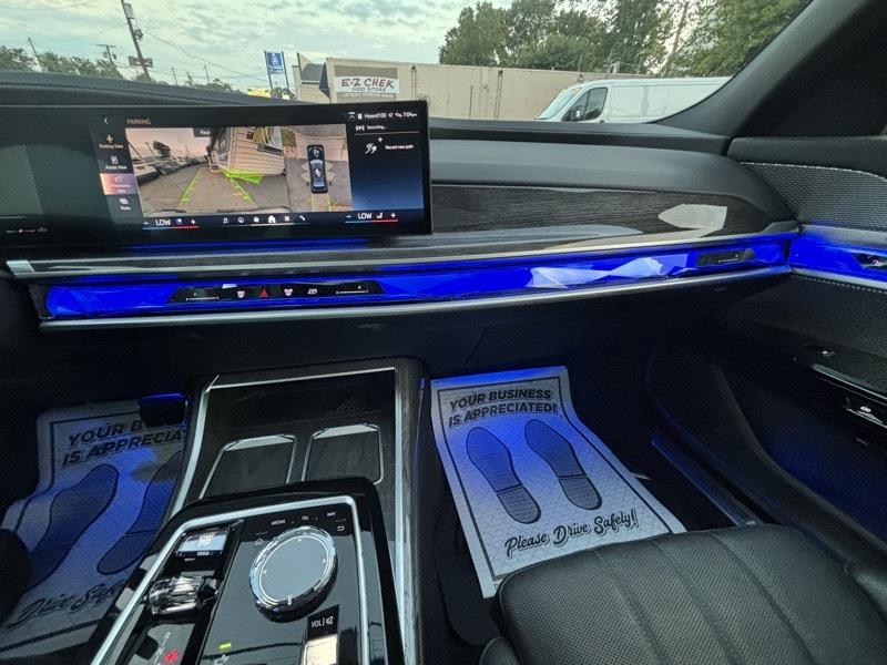 BMW 7-Series  2024