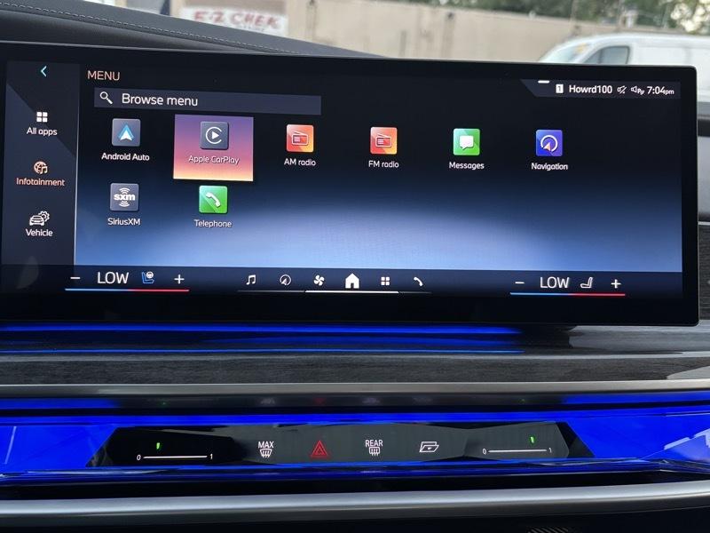 BMW 7-Series  2024