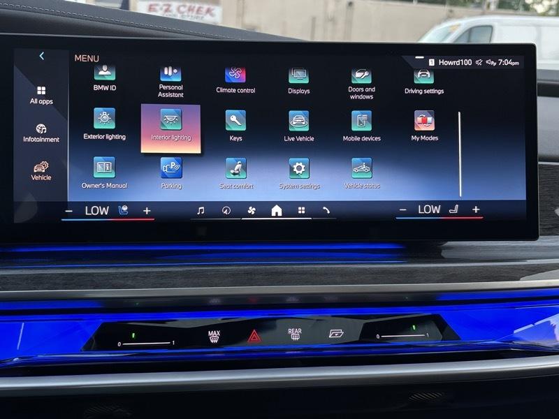BMW 7-Series  2024