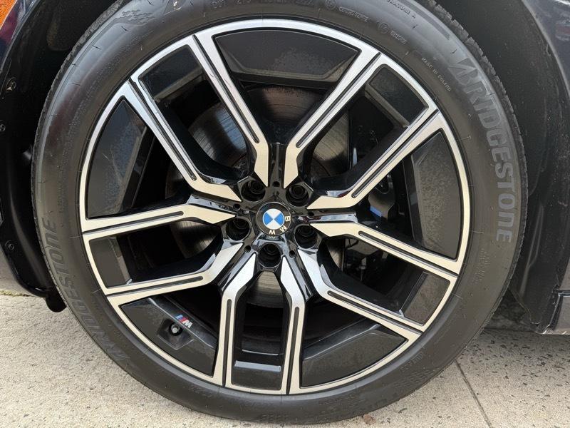 BMW 7-Series  2024
