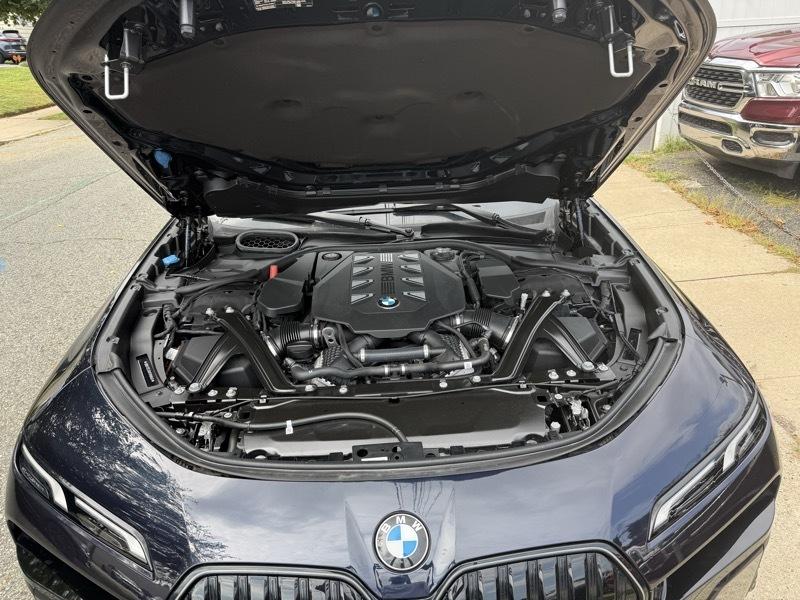 BMW 7-Series  2024