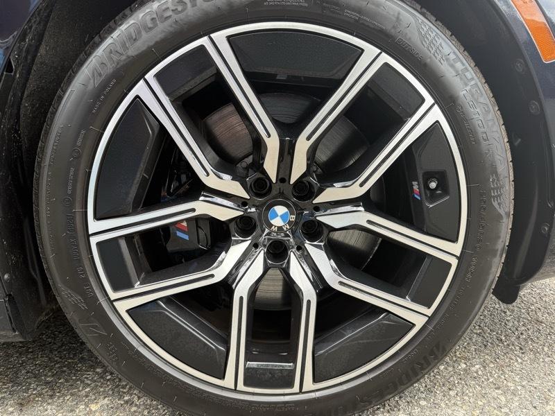 BMW 7-Series  2024