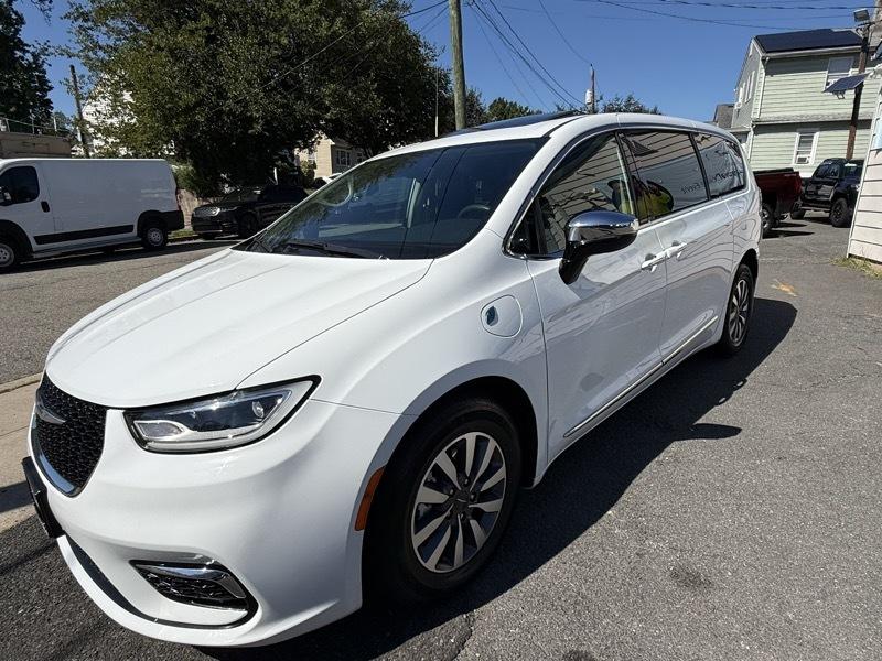 Chrysler Pacifica Hybrid  2023