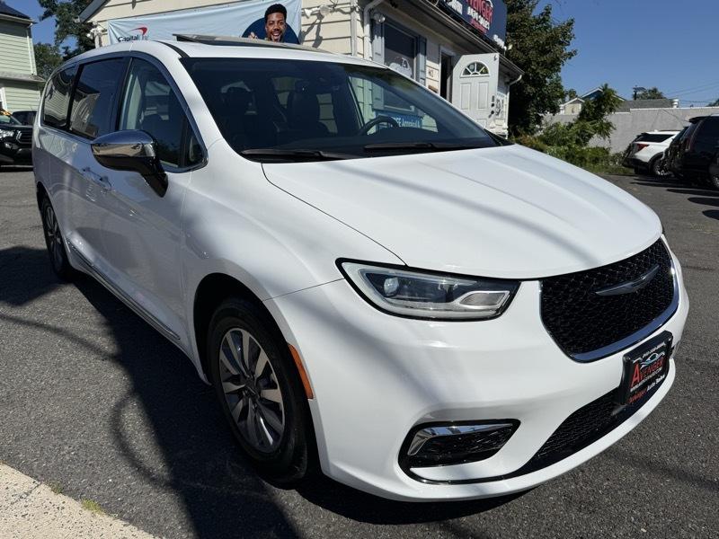 Chrysler Pacifica Hybrid  2023