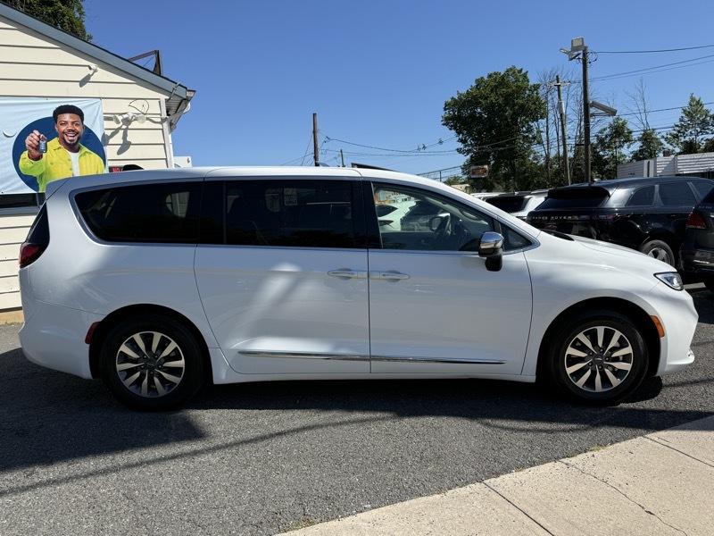 Chrysler Pacifica Hybrid  2023