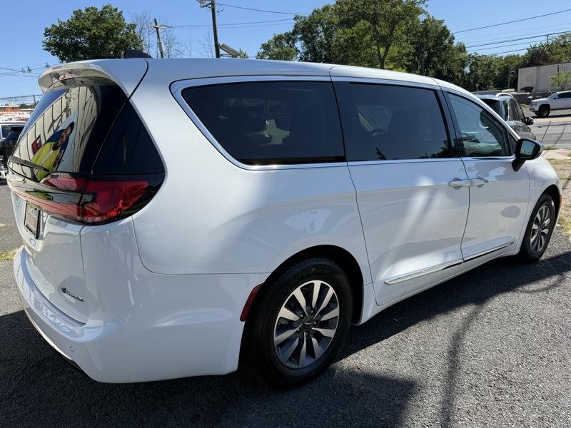 Chrysler Pacifica Hybrid  2023