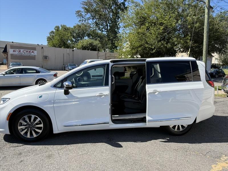 Chrysler Pacifica Hybrid  2023