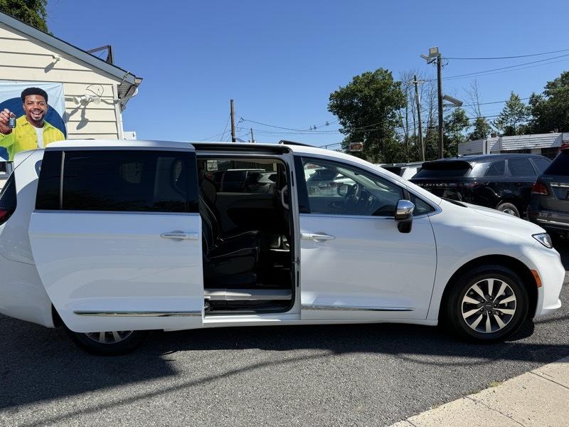 Chrysler Pacifica Hybrid  2023