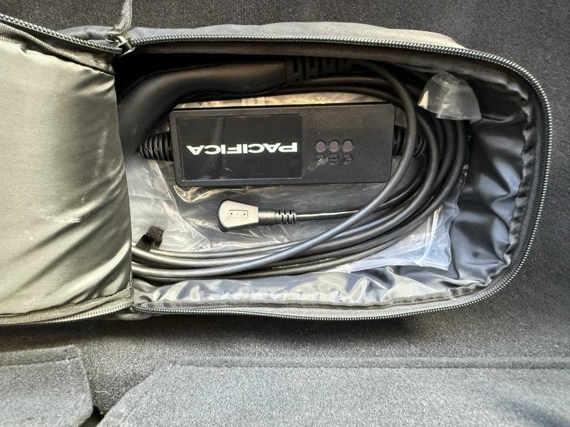 Chrysler Pacifica Hybrid  2023