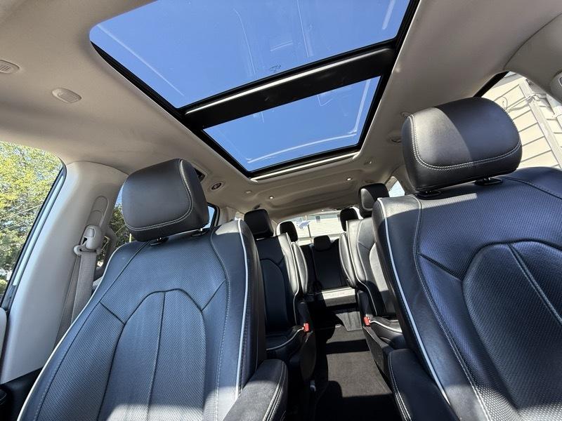 Chrysler Pacifica Hybrid  2023