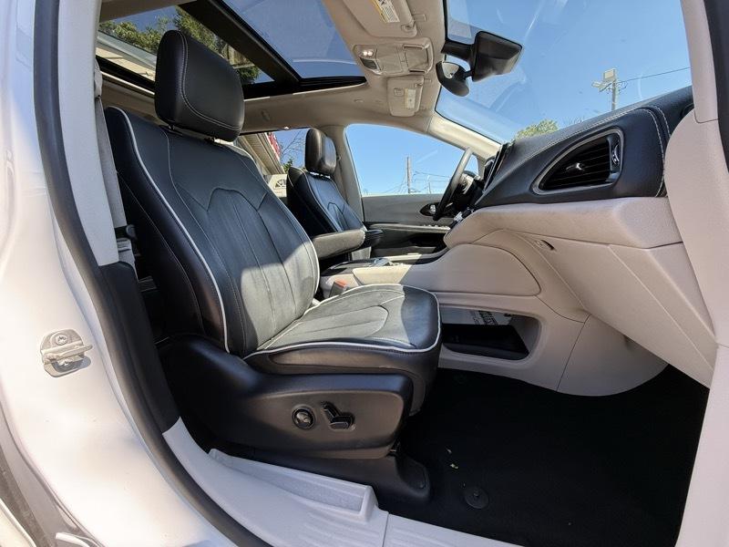 Chrysler Pacifica Hybrid  2023