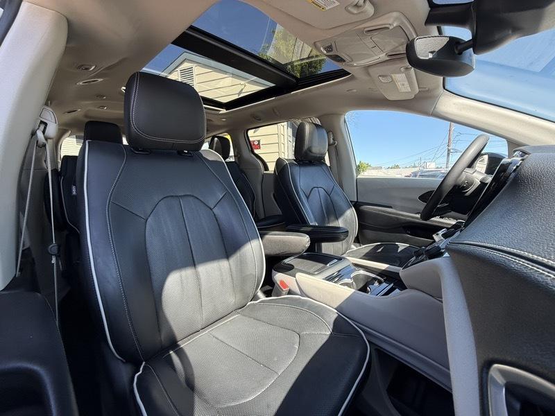 Chrysler Pacifica Hybrid  2023