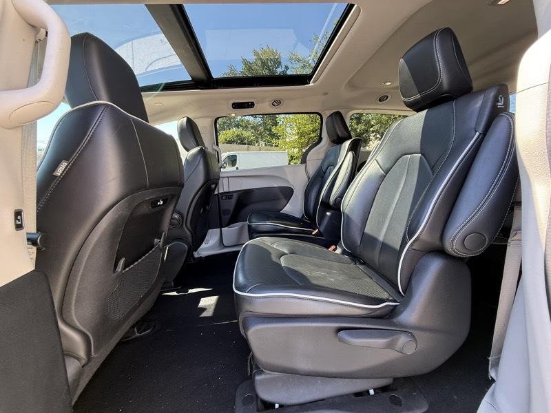 Chrysler Pacifica Hybrid  2023