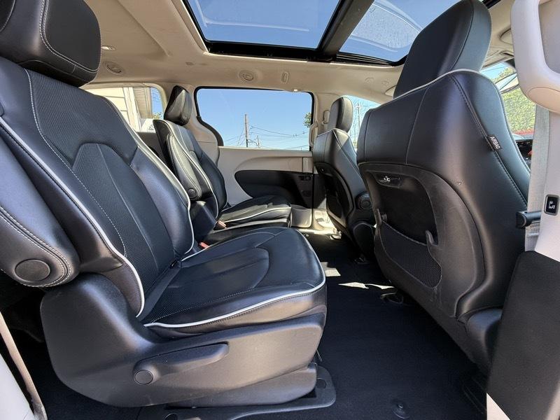 Chrysler Pacifica Hybrid  2023