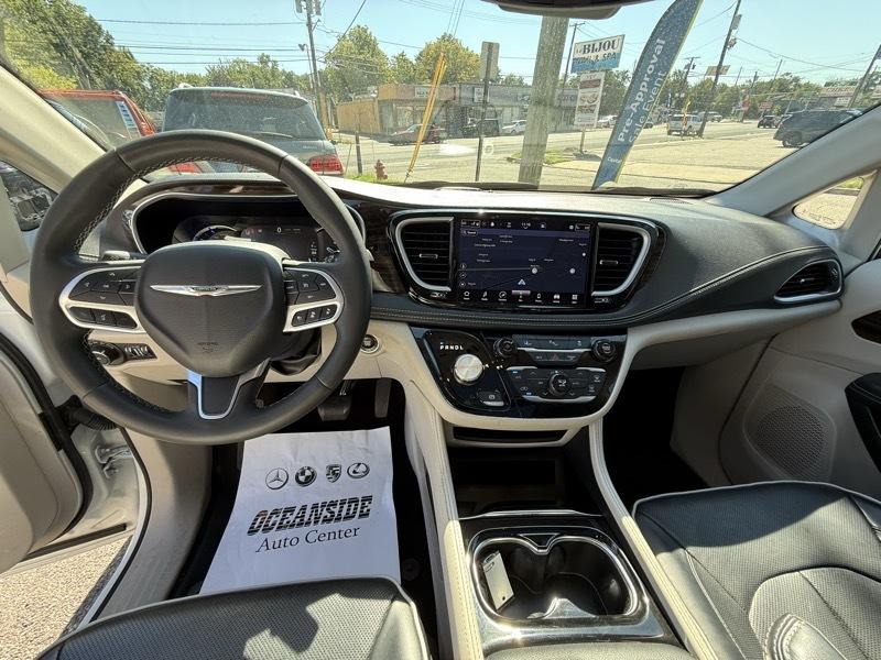 Chrysler Pacifica Hybrid  2023