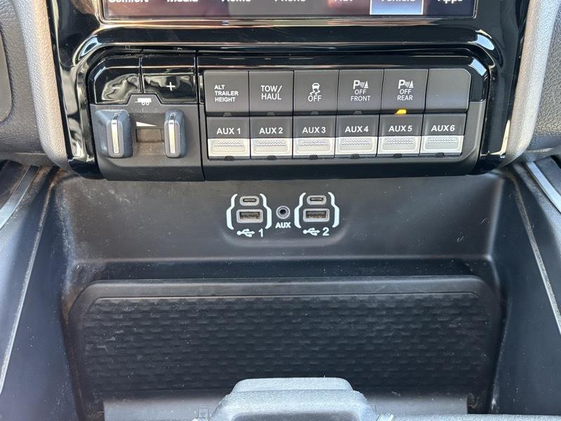 RAM 3500 Big Horn Crew Cab 4WD LWB 2024