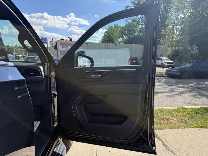 Chevrolet Suburban 1500 LT 4D SUV 4WD 2025