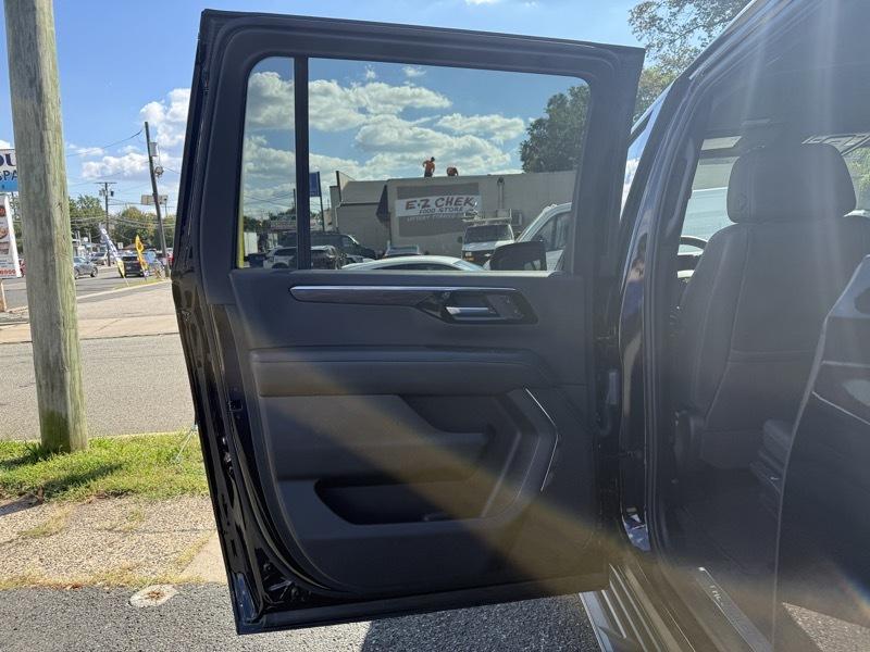 Chevrolet Suburban 1500 LT 4D SUV 4WD 2025