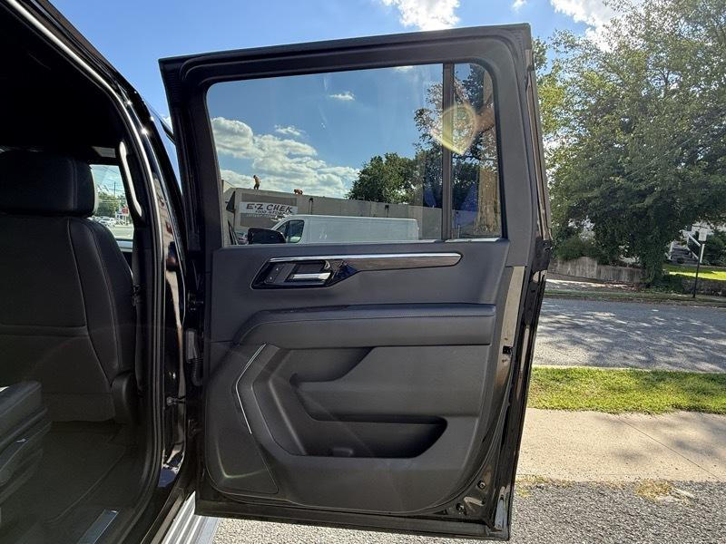 Chevrolet Suburban 1500 LT 4D SUV 4WD 2025