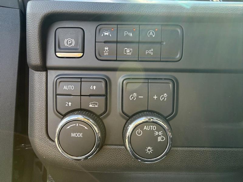 Chevrolet Suburban 1500 LT 4D SUV 4WD 2025