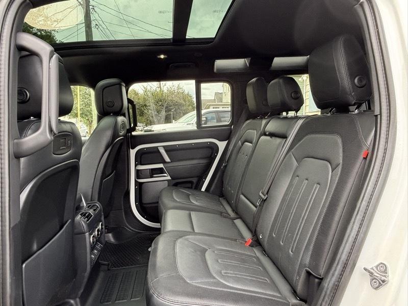 Land Rover Defender 110  2022