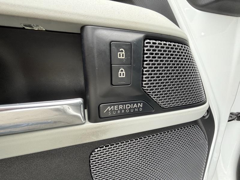 Land Rover Defender 110  2022