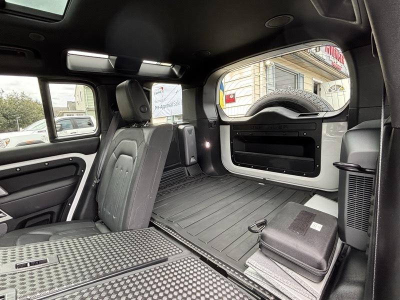 Land Rover Defender 110  2022