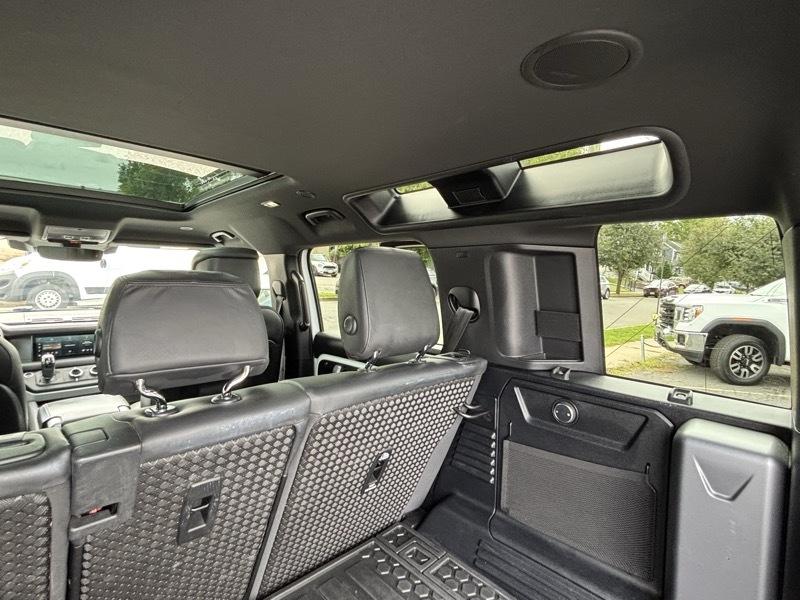 Land Rover Defender 110  2022