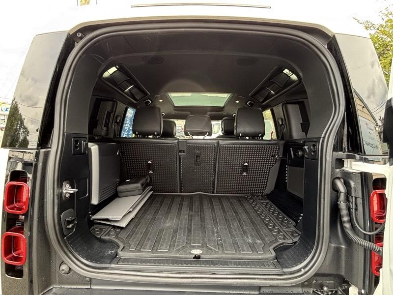 Land Rover Defender 110  2022