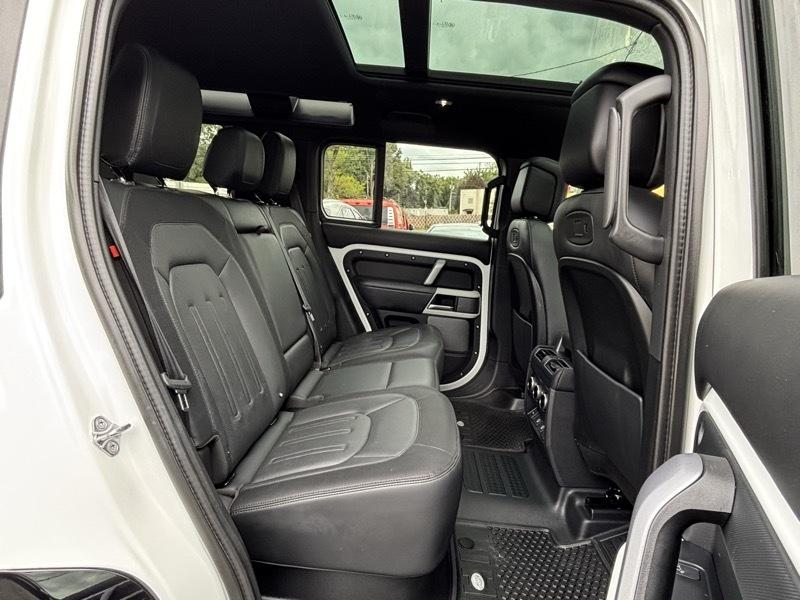 Land Rover Defender 110  2022