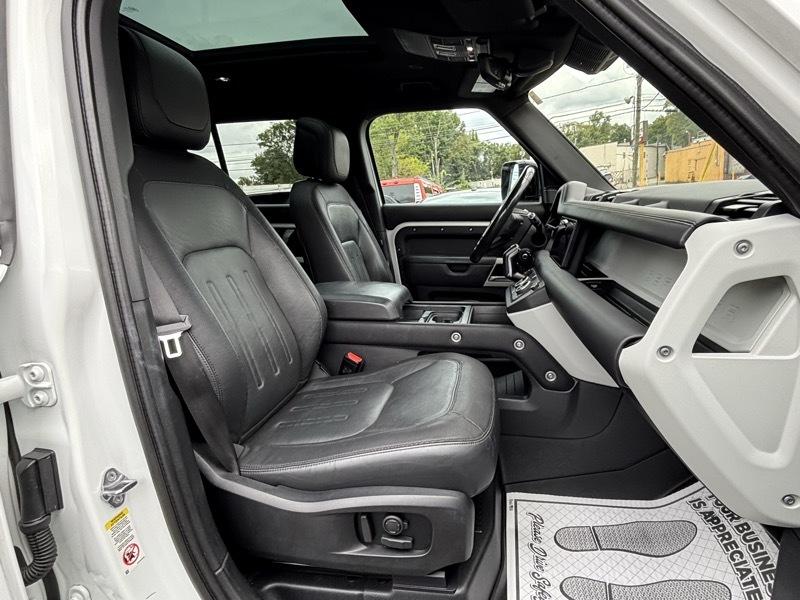 Land Rover Defender 110  2022