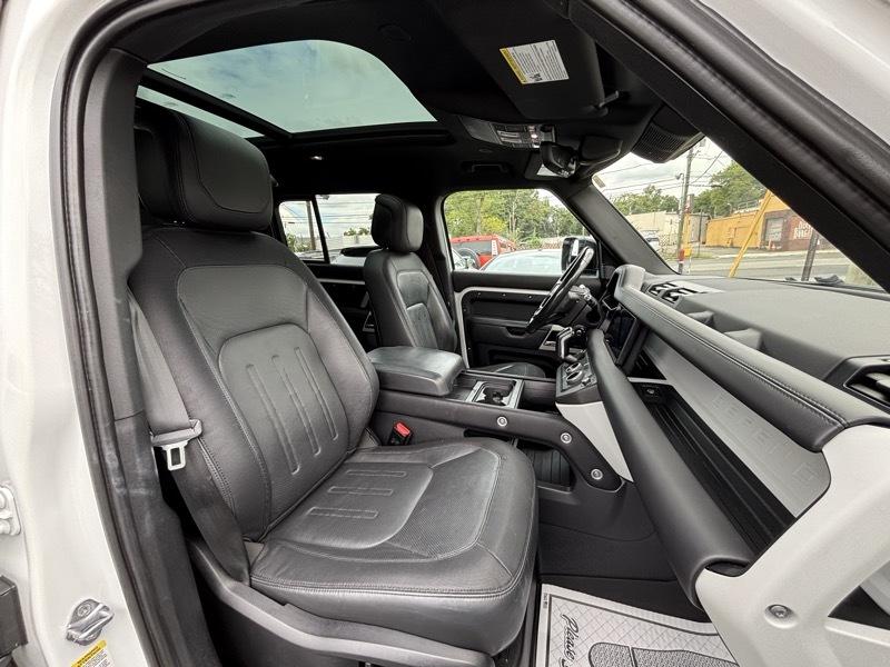 Land Rover Defender 110  2022