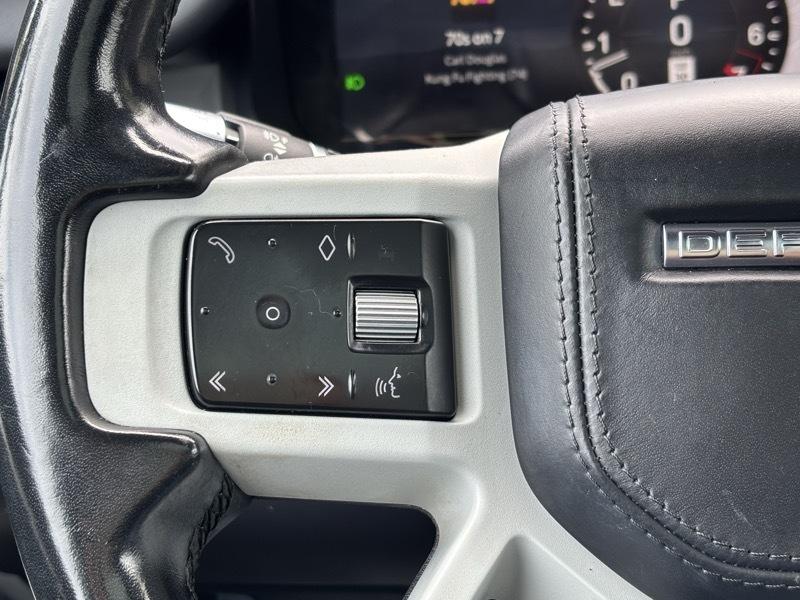 Land Rover Defender 110  2022