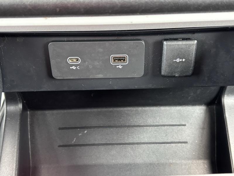 Land Rover Defender 110  2022