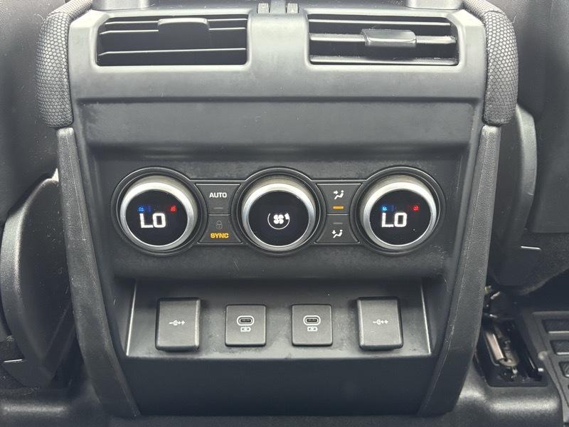 Land Rover Defender 110  2022