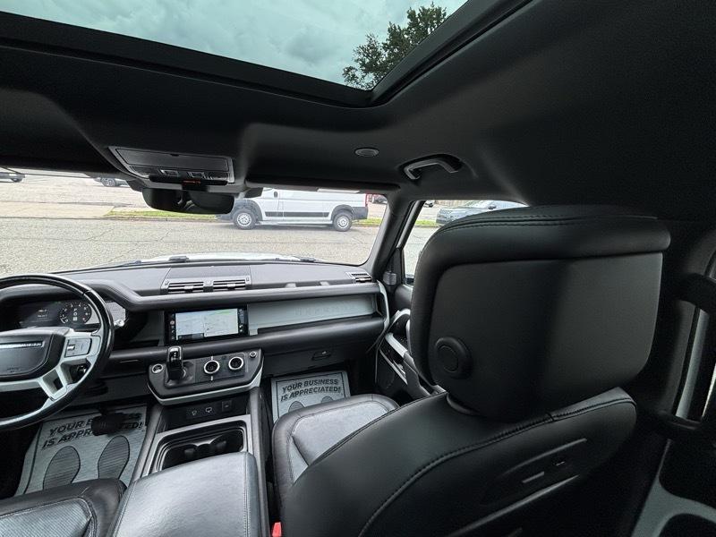 Land Rover Defender 110  2022