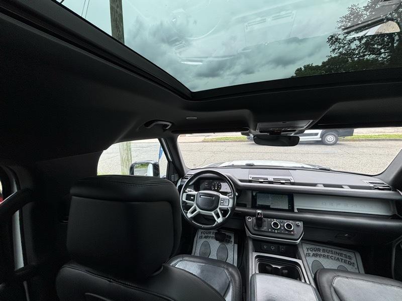 Land Rover Defender 110  2022