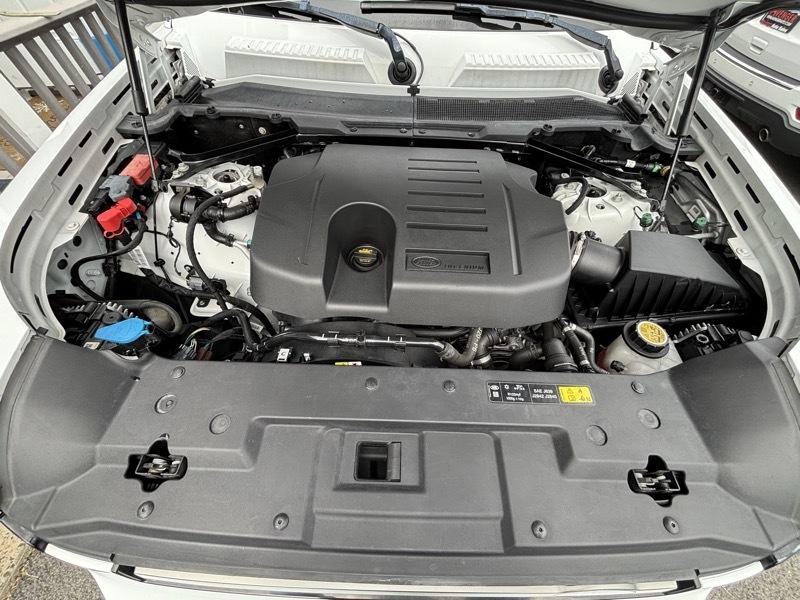 Land Rover Defender 110  2022