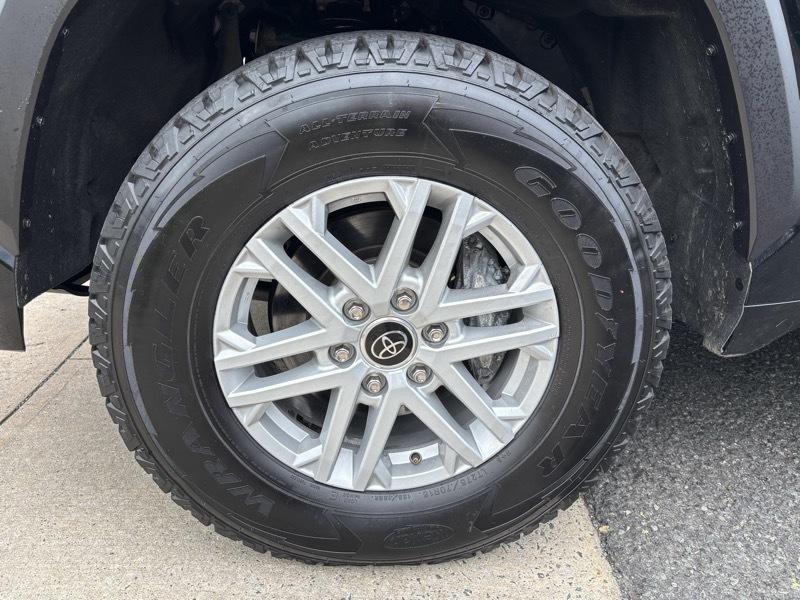Toyota Tundra SR5 CrewMax 4WD Long Bed 2023