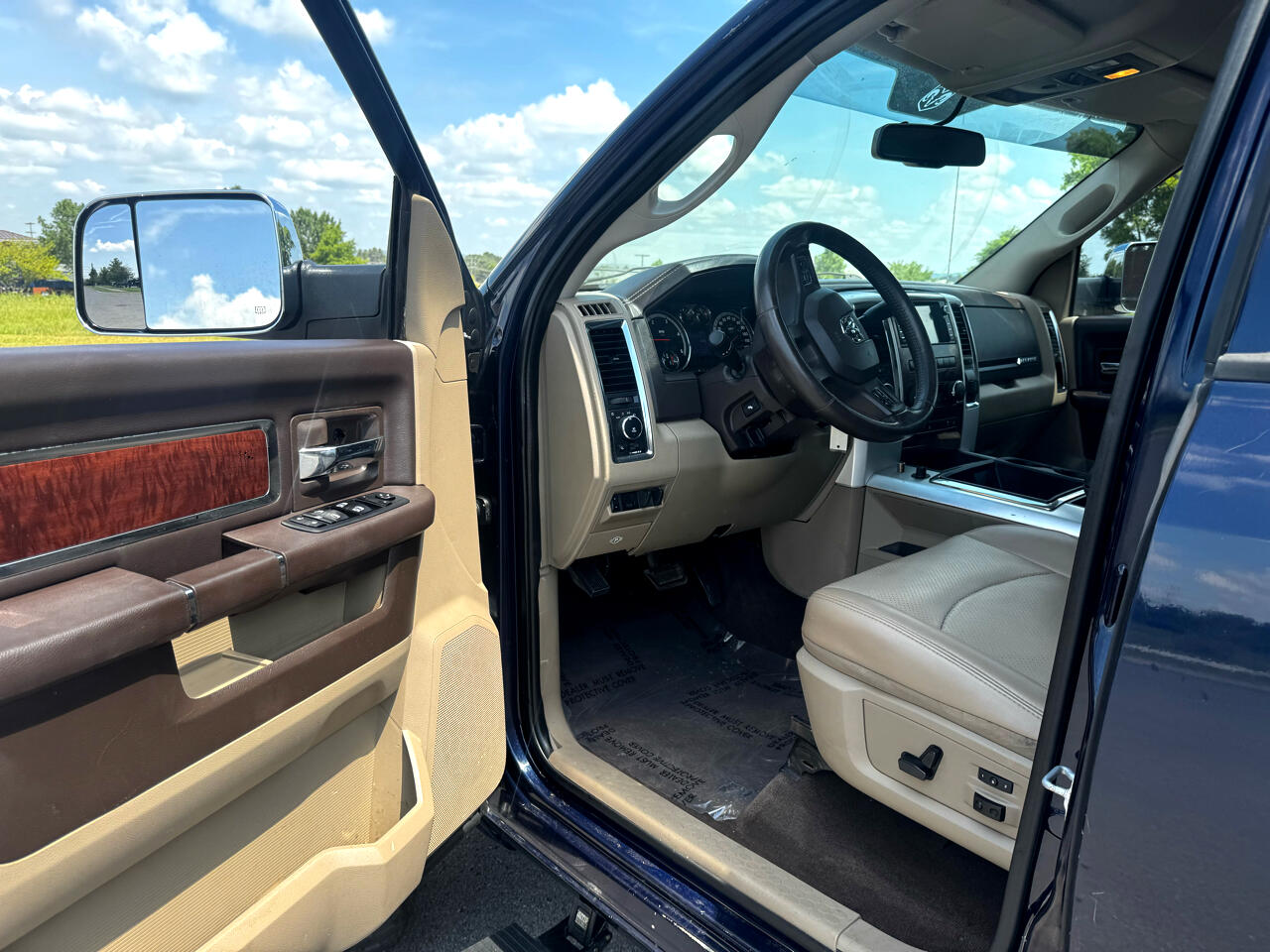 RAM 2500 4WD Crew Cab 149" Laramie 2012 RAM 2500 4WD Crew Cab 149" Laramie 2012