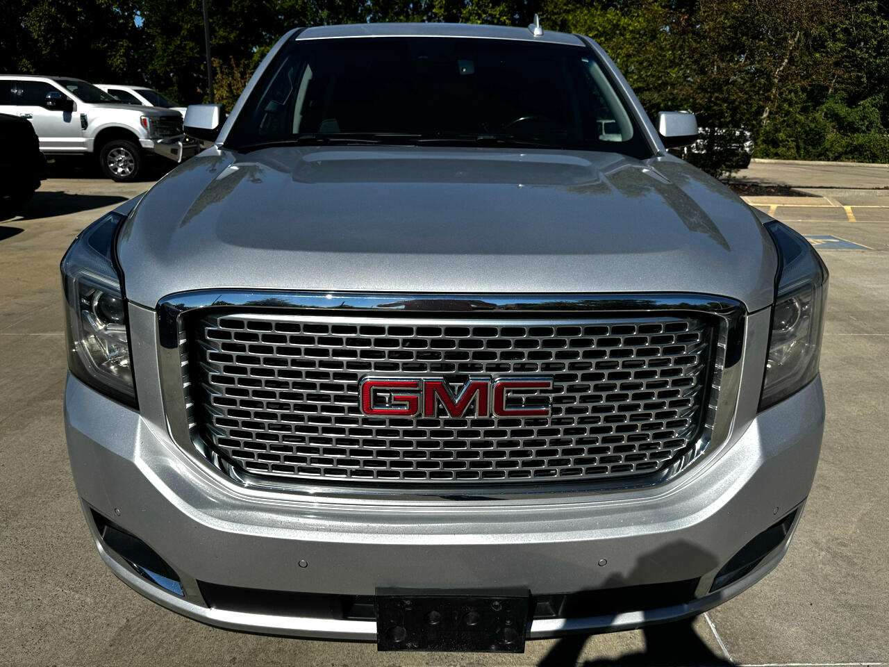 2017 Gmc Yukon XL Denali photo 2