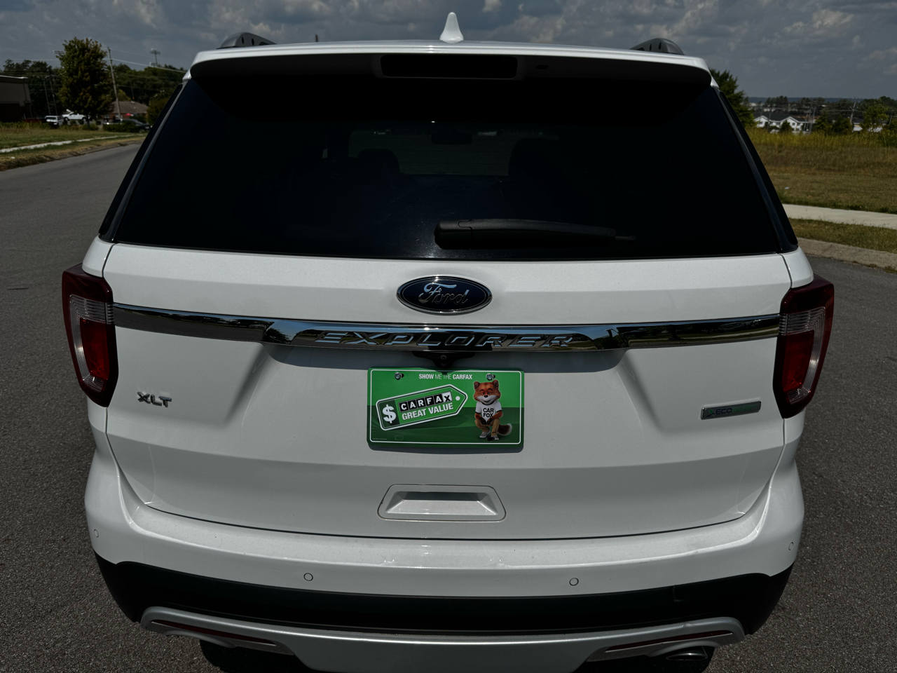 2016 Ford Explorer XLT photo 2