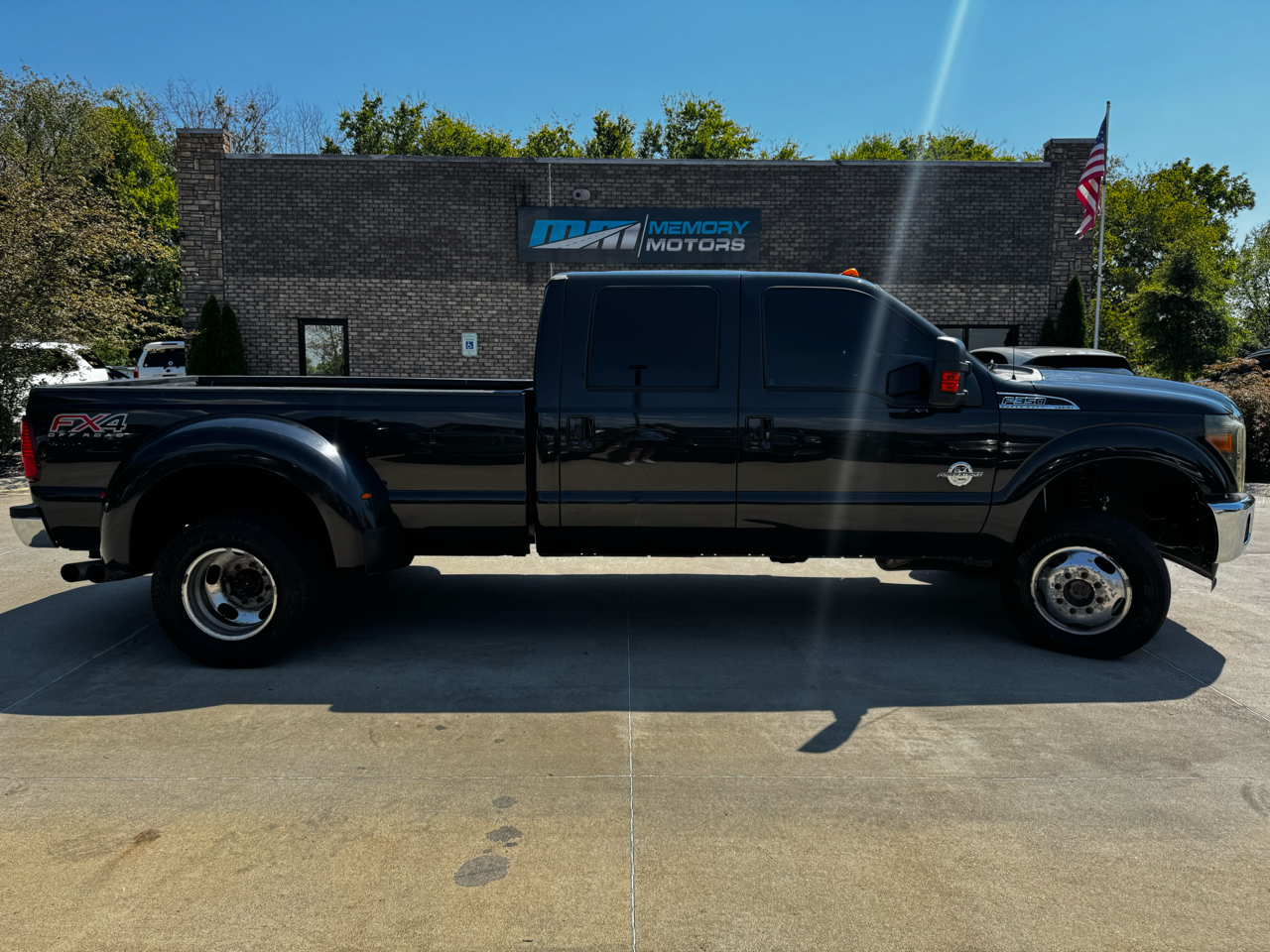 2013 Ford F-350 Lariat photo 2