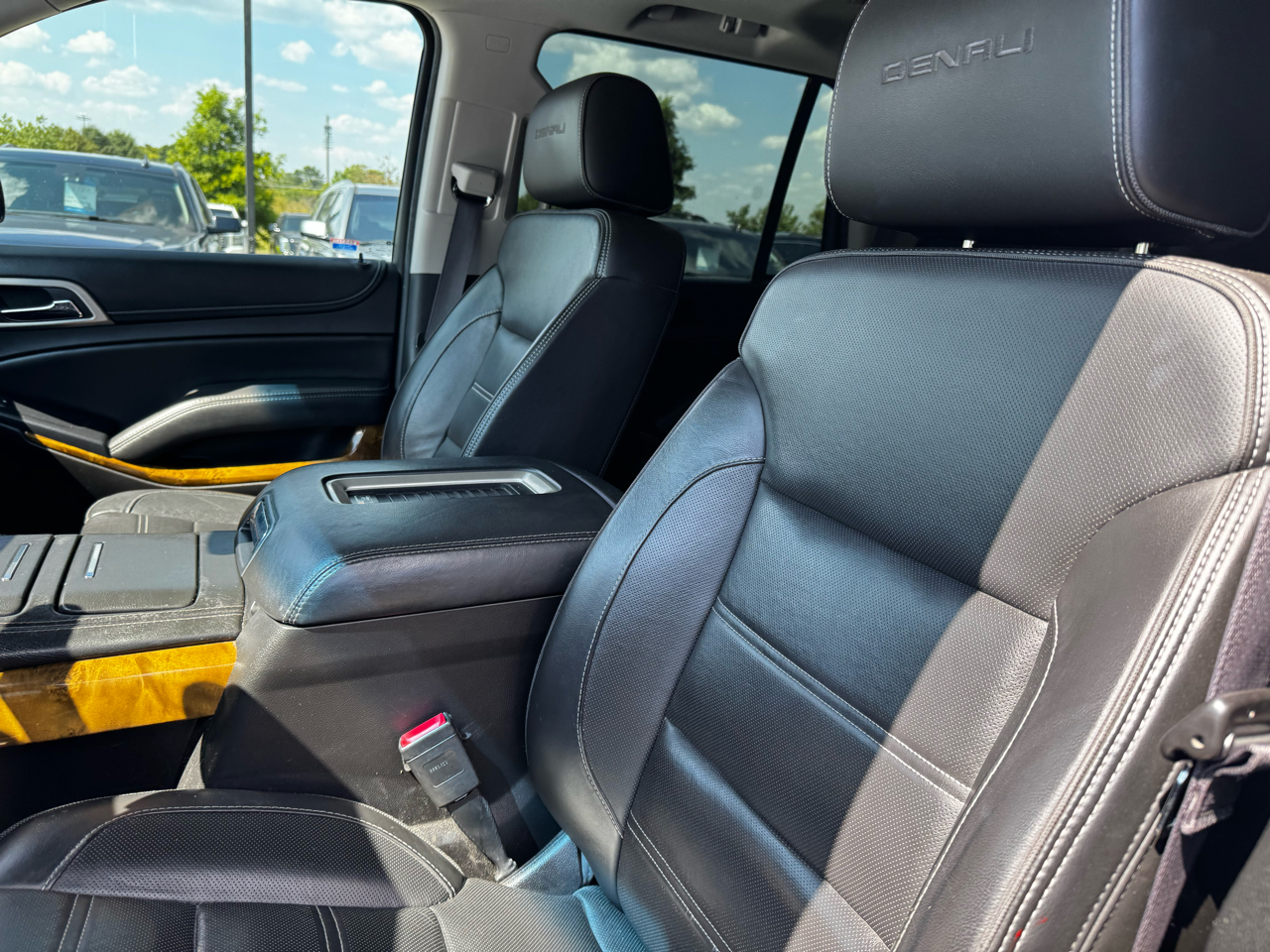 GMC Yukon 2WD 4dr Denali 2017 GMC Yukon 2WD 4dr Denali 2017