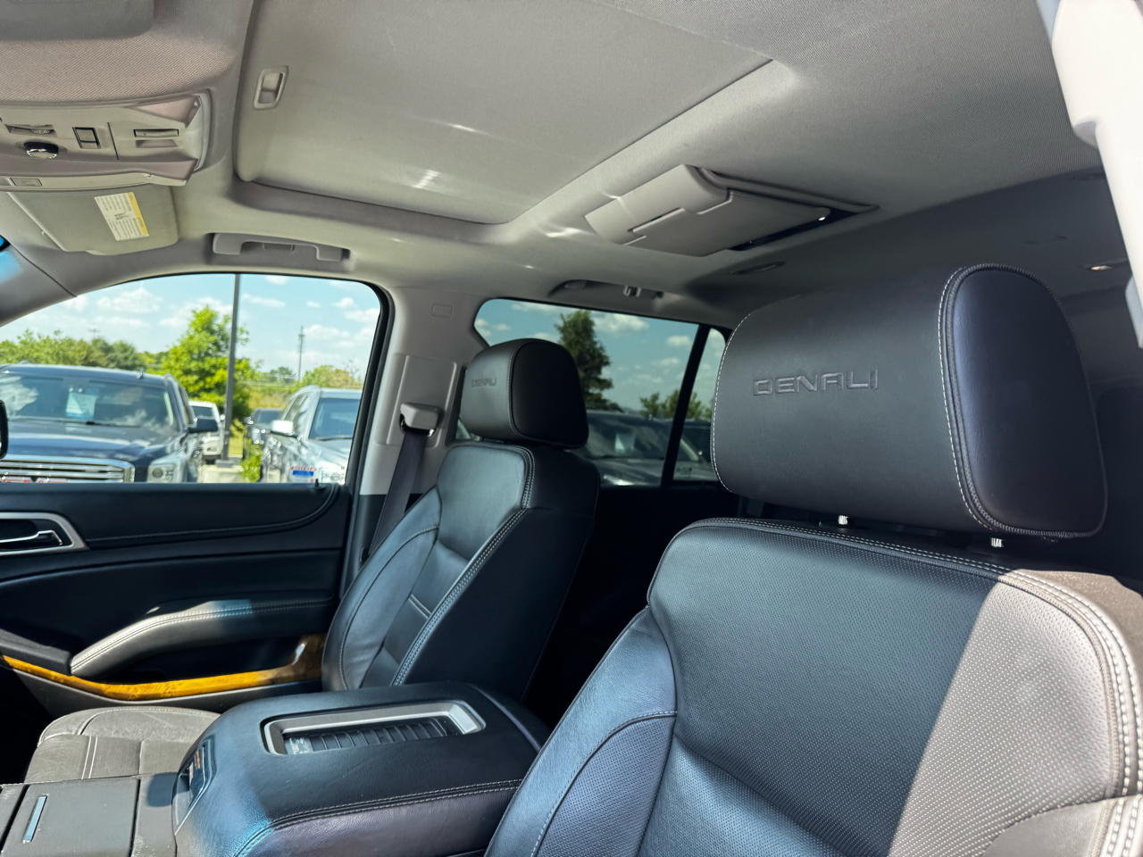 GMC Yukon 2WD 4dr Denali 2017 GMC Yukon 2WD 4dr Denali 2017