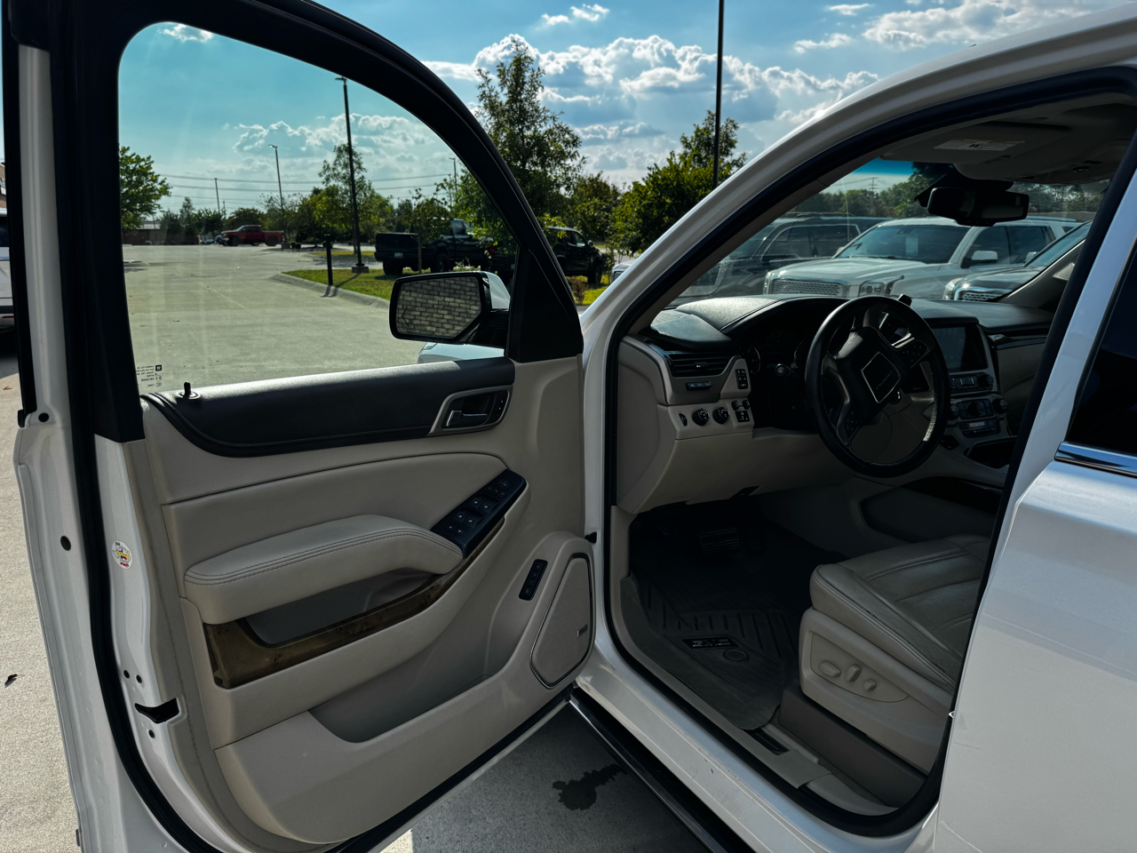 GMC Yukon 4WD 4dr Denali 2017 GMC Yukon 4WD 4dr Denali 2017