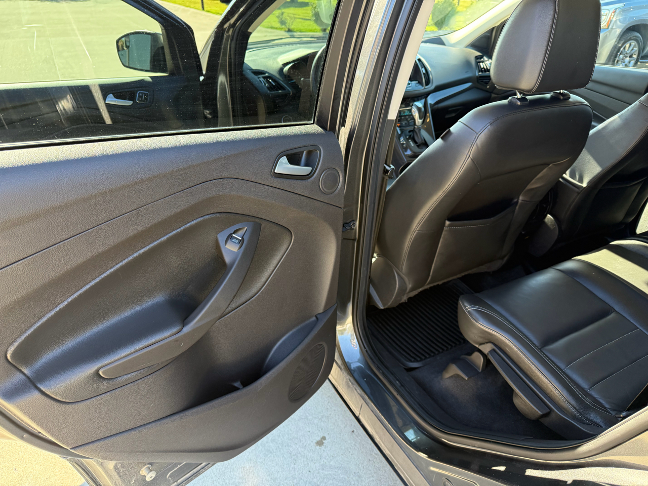 Ford Escape FWD 4dr Titanium 2015 Ford Escape FWD 4dr Titanium 2015