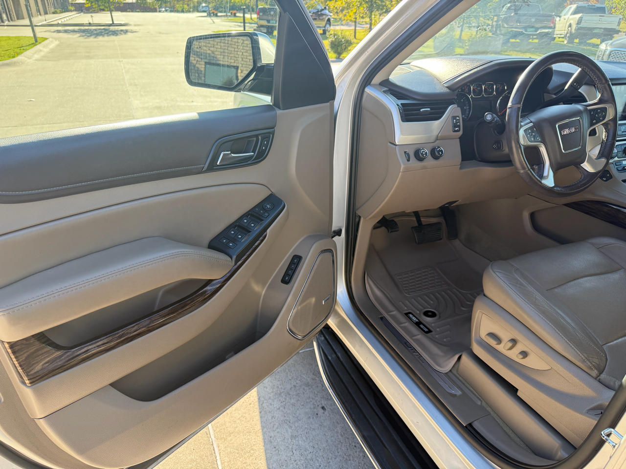 GMC Yukon XL 4WD 4dr SLT 2017 GMC Yukon XL 4WD 4dr SLT 2017